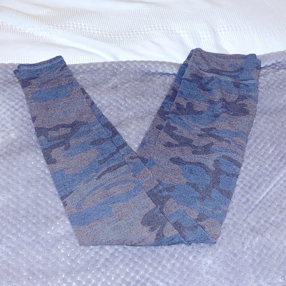 Sundry Camo Leggings